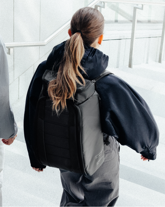 DB Hugger Backpack 25L Black Out - 2025/26