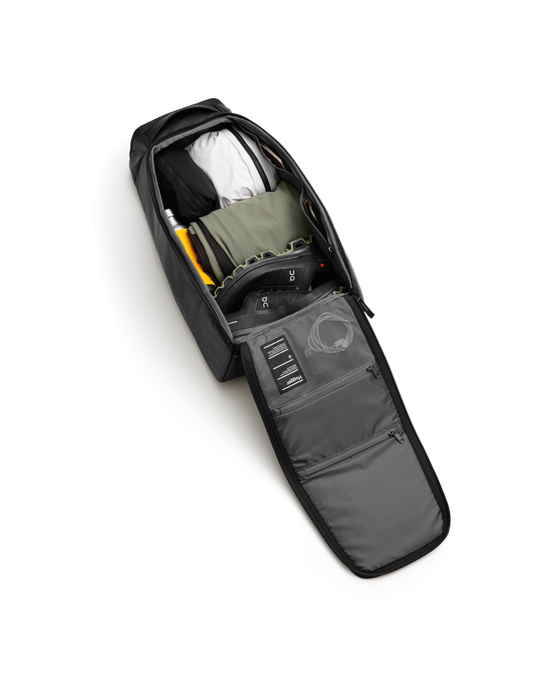 DB Hugger Backpack 30L Black Out - 2025/26